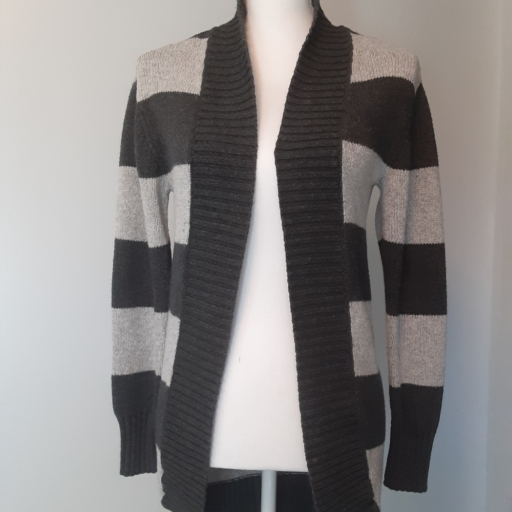 Aeropostale Sweater Gray Stripe Medium